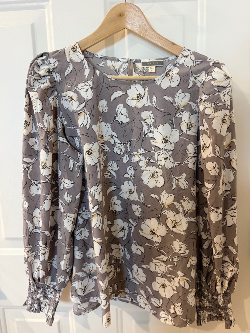 Pleione Gray Floral Long-Sleeve Blouse